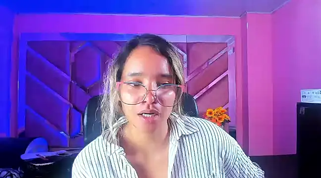 Snapshot of Olivia_Fox69 chatting on March 18, 2025, 3:45 am Olivia Fox69 online show from March 18, 2025, 3:45 am