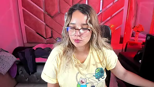 Snapshot of Olivia_Fox69 chatting on September 21, 2025, 2:28 am Olivia Fox69 online show from September 21, 2025, 2:28 am