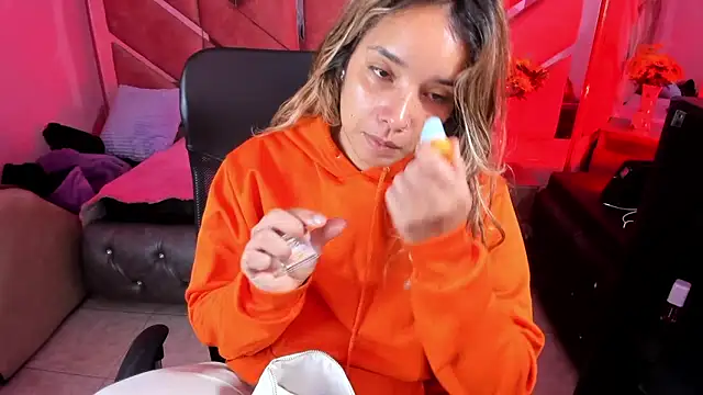 Snapshot of Olivia_Fox69 chatting on September 30, 2025, 3:34 am Olivia Fox69 online show from September 30, 2025, 3:34 am