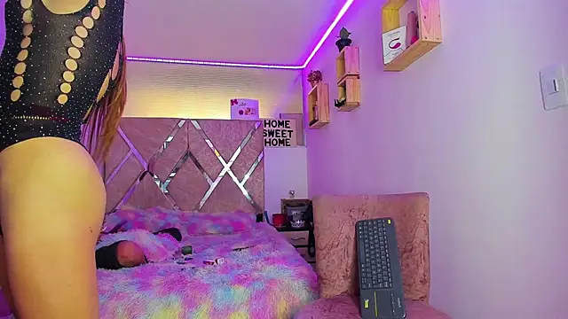 parejacaliente20154 online show from March 30, 2026, 1:34 pm