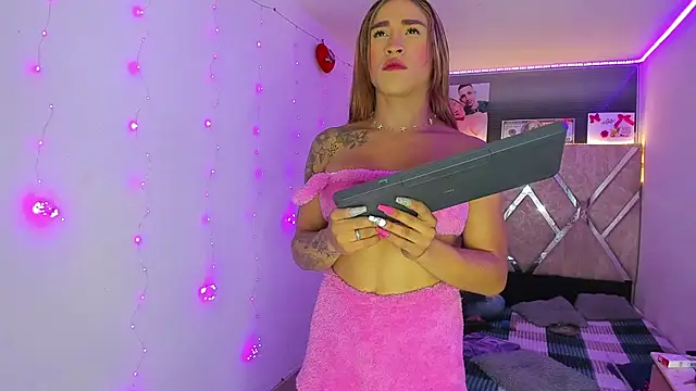 parejacaliente20154 online show from February 27, 2026, 1:06 am