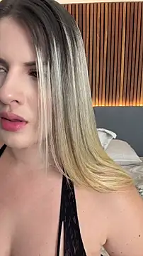 Snapshot of EmiilyAdams_ chatting on June 4, 2026, 9:08 pm EmiilyAdams online show from June 4, 2026, 9:08 pm