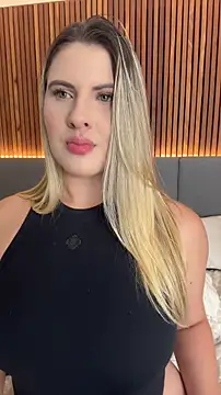 Snapshot of EmiilyAdams_ chatting on June 10, 2026, 10:11 pm EmiilyAdams online show from June 10, 2026, 10:11 pm