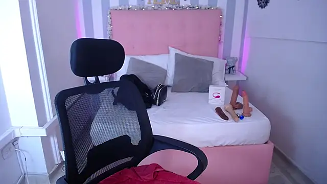 Lunna boobs online show from December 20, 2025, 4:26 am