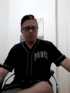 bisexualboy05 online show from November 1, 2025, 3:39 pm