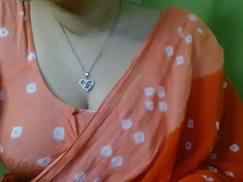 LOVERIAKOL online show from February 24, 2026, 6:53 pm