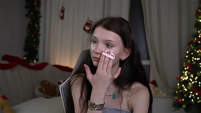 CindyGarrison online show from December 18, 2025, 11:41 pm