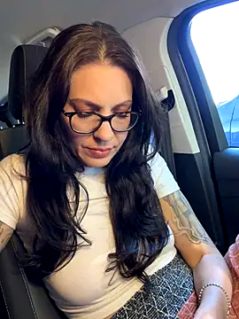 BeautifulMesss online show from October 2, 2025, 4:43 pm