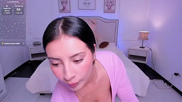 Ella rush online show from September 17, 2025, 9:06 pm