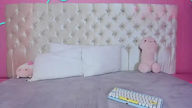 Julieta Cortes   online show from February 2, 2026, 12:04 pm