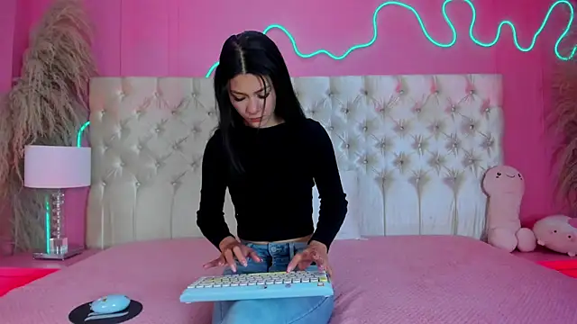 Julieta Cortes   online show from March 27, 2026, 11:55 am