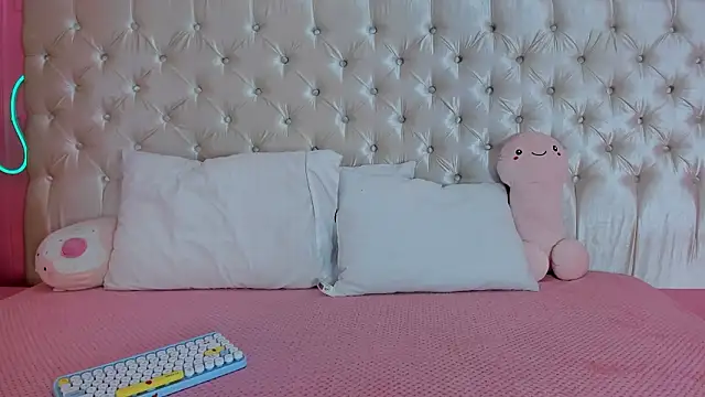 Julieta Cortes   online show from February 23, 2026, 11:55 am