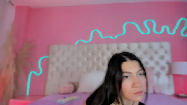 Julieta Cortes   online show from February 7, 2026, 12:13 pm