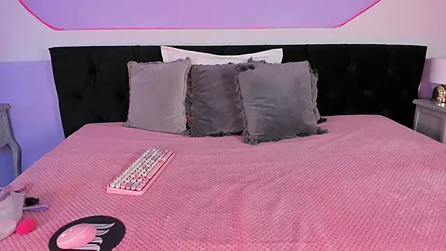 Julieta Cortes   online show from December 2, 2025, 12:18 pm