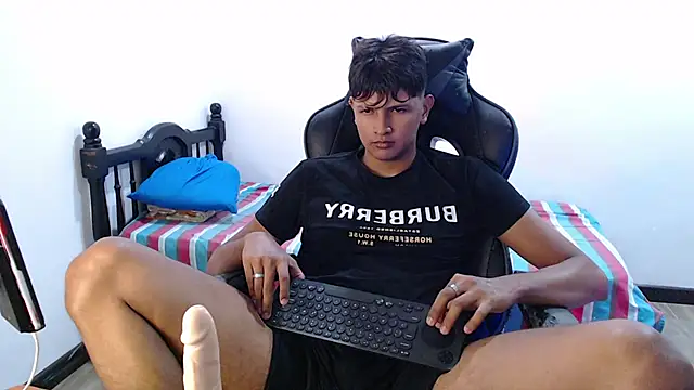 Snapshot of alex_245711 chatting on November 20, 2025, 7:36 pm alex 245711 online show from November 20, 2025, 7:36 pm