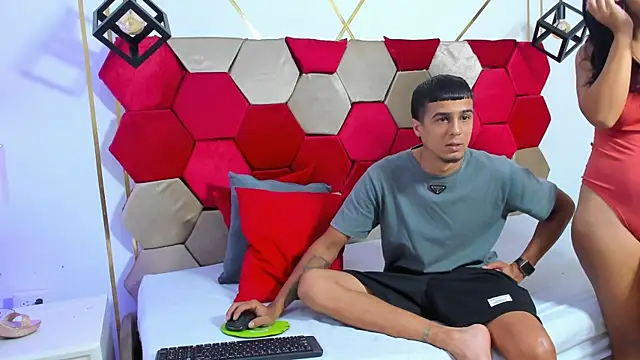 Snapshot of Mila_Gus chatting on March 7, 2025, 8:44 pm Mila Gus online show from March 7, 2025, 8:44 pm