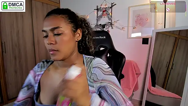 Snapshot of aleja_montiel__ chatting on December 5, 2025, 12:59 pm aleja montiel online show from December 5, 2025, 12:59 pm