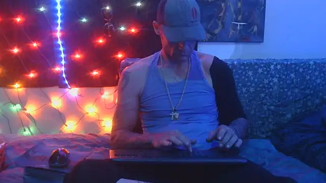 TheOneYouLove69 online show from November 3, 2025, 4:39 am