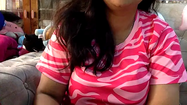 HaaniKaur online show from April 9, 2026, 4:36 am