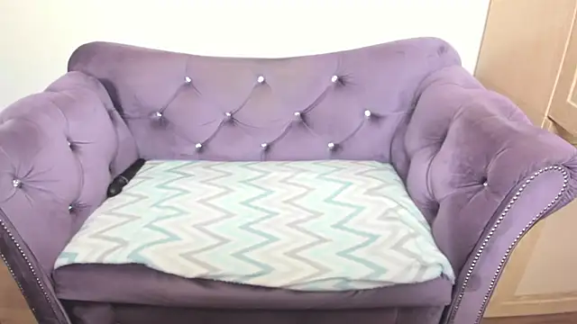 fashiona online show from October 19, 2025, 1:25 pm