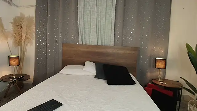 Isaa Coleman  online show from November 26, 2025, 8:20 pm