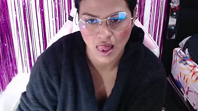 Snapshot of SweetAlmaa chatting on May 13, 2026, 10:00 am SweetAlmaa online show from May 13, 2026, 10:00 am