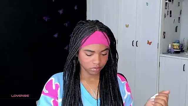 Snapshot of Marce_22 chatting on October 5, 2025, 12:34 am Marce 22 online show from October 5, 2025, 12:34 am