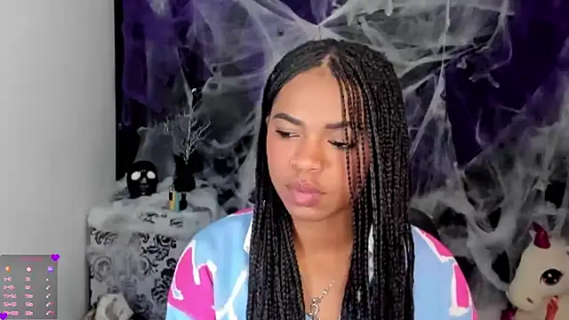 Snapshot of Marce_22 chatting on October 19, 2025, 10:23 pm Marce 22 online show from October 19, 2025, 10:23 pm