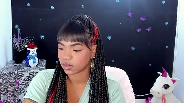 Snapshot of Marce_22 chatting on November 16, 2025, 10:46 pm Marce 22 online show from November 16, 2025, 10:46 pm