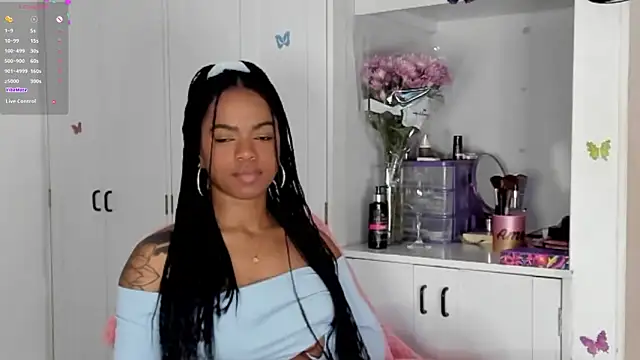 Snapshot of Marce_22 chatting on February 1, 2025, 6:21 am Marce 22 online show from February 1, 2025, 6:21 am