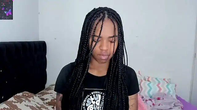 Snapshot of Marce_22 chatting on February 25, 2025, 9:15 pm Marce 22 online show from February 25, 2025, 9:15 pm