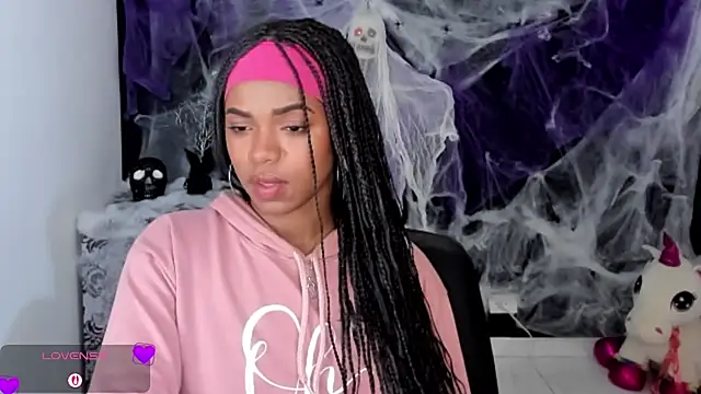 Snapshot of Marce_22 chatting on October 9, 2025, 4:13 am Marce 22 online show from October 9, 2025, 4:13 am