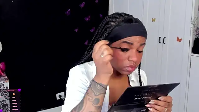 Snapshot of Marce_22 chatting on November 6, 2025, 7:40 pm Marce 22 online show from November 6, 2025, 7:40 pm