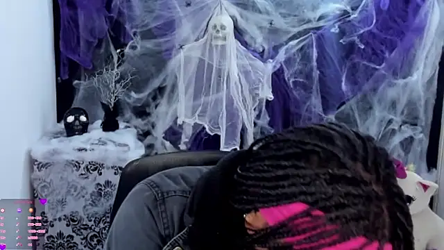 Snapshot of Marce_22 chatting on October 16, 2025, 4:43 am Marce 22 online show from October 16, 2025, 4:43 am