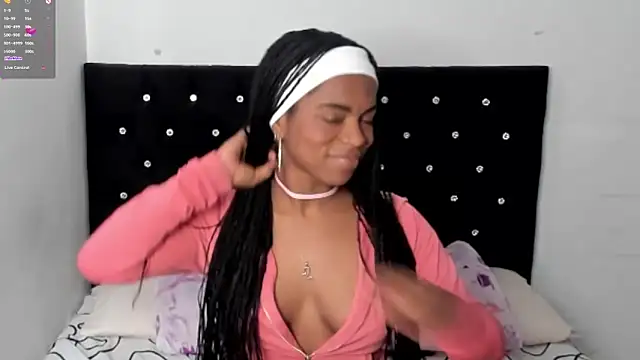 Snapshot of Marce_22 chatting on February 13, 2025, 1:15 pm Marce 22 online show from February 13, 2025, 1:15 pm