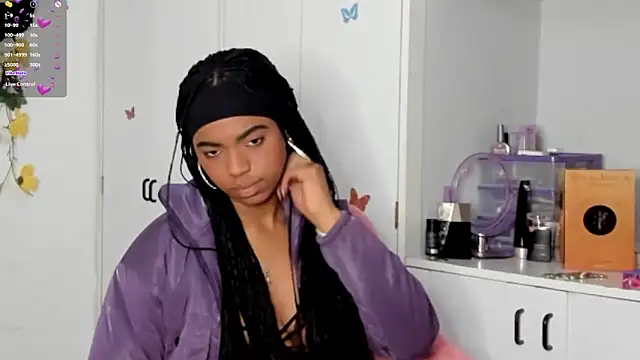 Snapshot of Marce_22 chatting on February 10, 2025, 5:25 am Marce 22 online show from February 10, 2025, 5:25 am