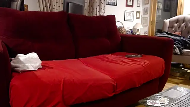 UnCuTupTheBuTT online show from October 12, 2025, 5:31 am