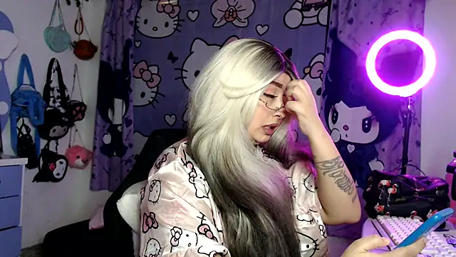 lussyevans24 online show from June 1, 2026, 4:13 am