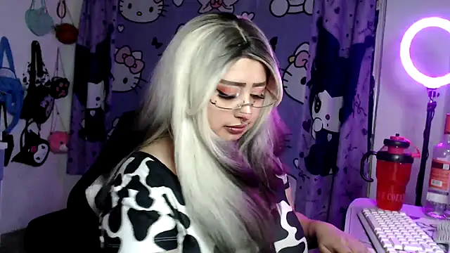 lussyevans24 online show from April 15, 2026, 2:39 am