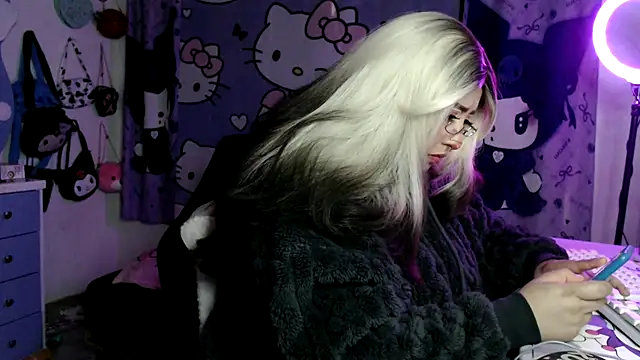 lussyevans24 online show from March 25, 2026, 4:12 am