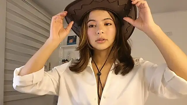 lissi S online show from October 19, 2025, 2:47 am