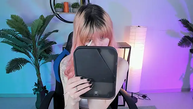 LexiWenford online show from February 18, 2025, 5:53 am