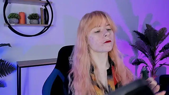 LexiWenford online show from March 5, 2025, 3:08 am