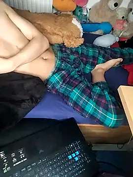 Snapshot of Dennis_2024 chatting on October 22, 2025, 9:20 am Dennis 2024 online show from October 22, 2025, 9:20 am