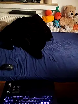 Snapshot of Dennis_2024 chatting on September 8, 2025, 5:01 pm Dennis 2024 online show from September 8, 2025, 5:01 pm