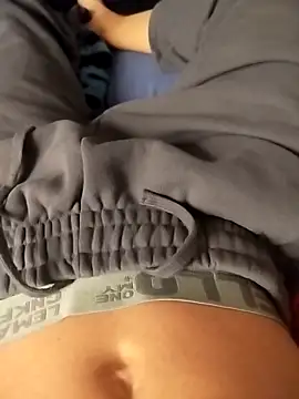 Snapshot of Dennis_2024 chatting on October 15, 2025, 1:37 am Dennis 2024 online show from October 15, 2025, 1:37 am