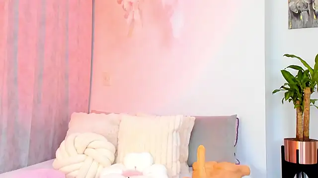 Snapshot of StormiRusso chatting on March 22, 2025, 2:16 am StormiRusso online show from March 22, 2025, 2:16 am