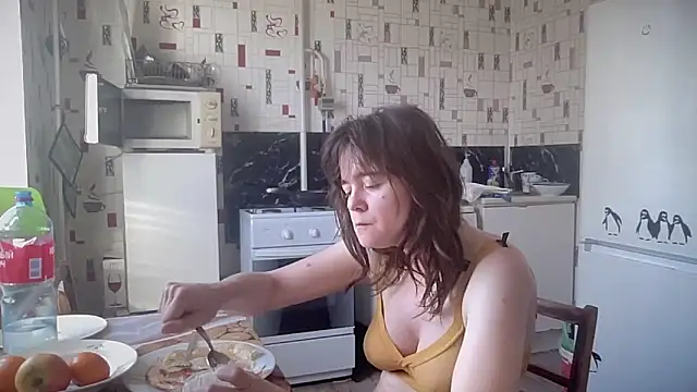 Diamond Tyler online show from April 15, 2026, 4:40 am