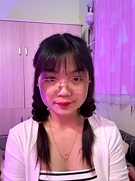 Maeve2k5 online show from December 2, 2025, 2:12 am