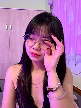 Maeve2k5 online show from October 3, 2025, 2:37 am